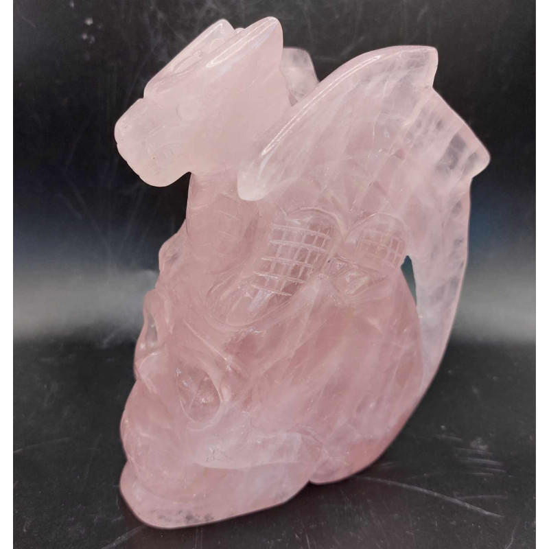 Gros crâne quartz rose extra qualité avec dragon