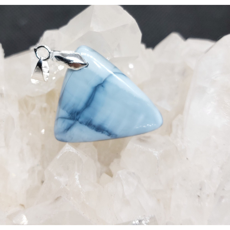 Pendentif opale bleue