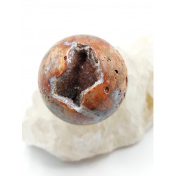 Sphère Jaspe avec druse de calcite